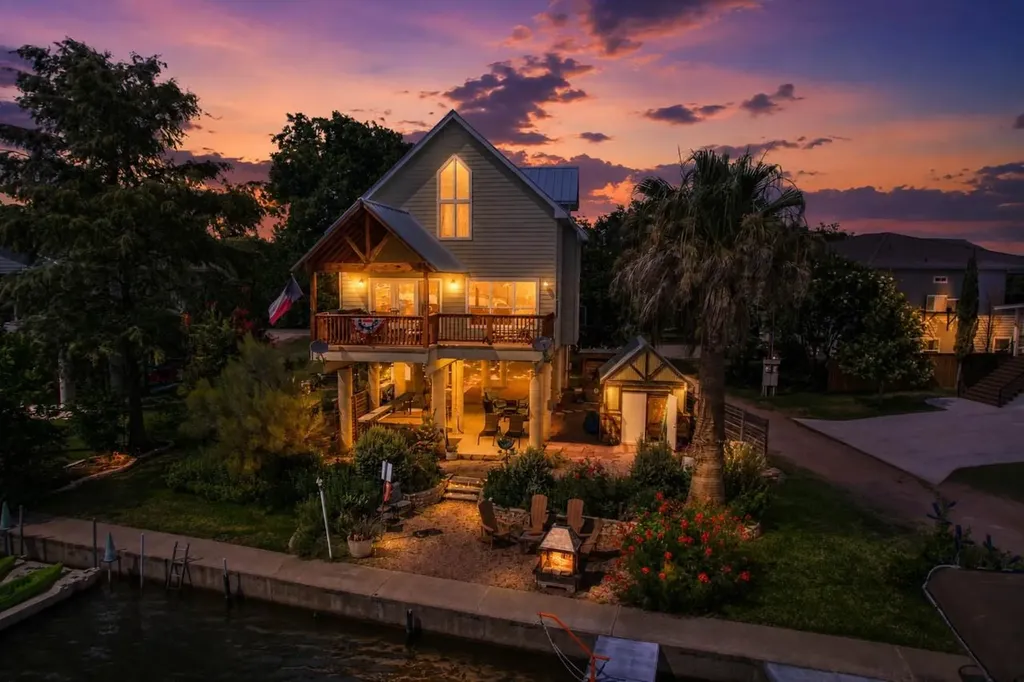 1605 Glen Cove Drive Kingsland TX 78639