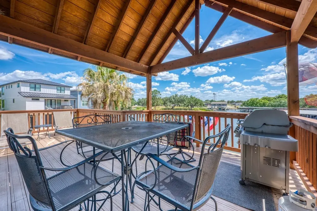 1605 Glen Cove Drive Kingsland TX 78639