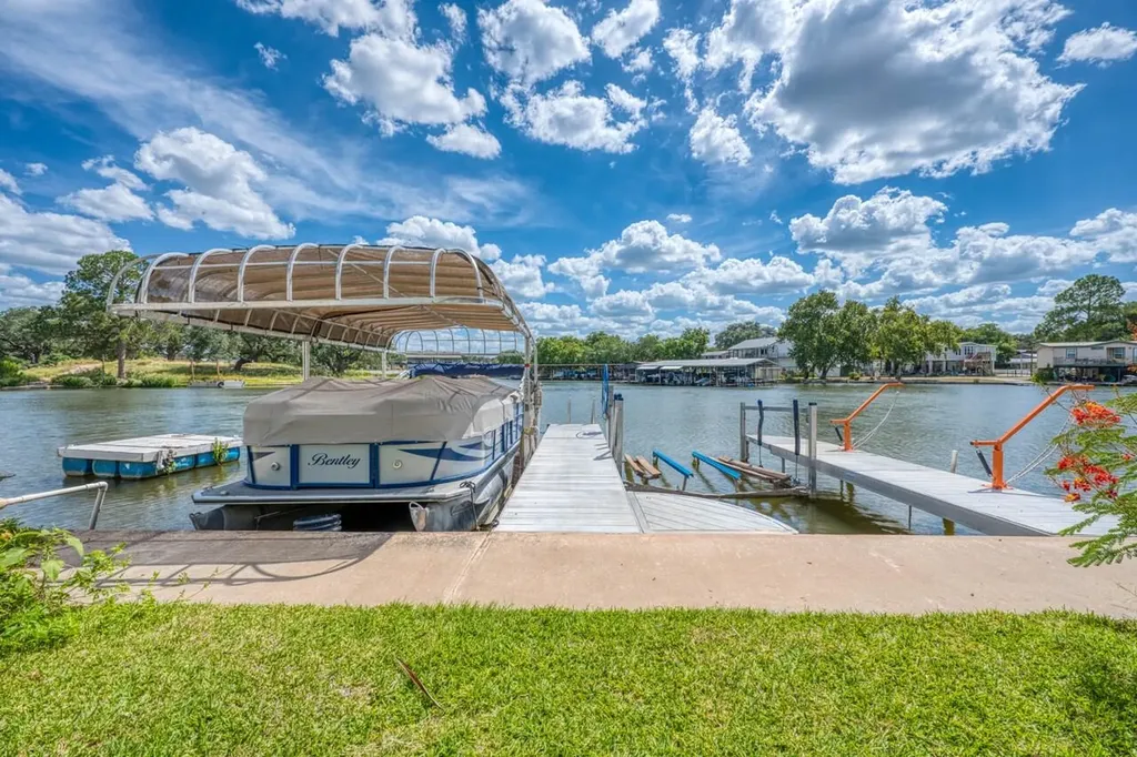 1605 Glen Cove Drive Kingsland TX 78639