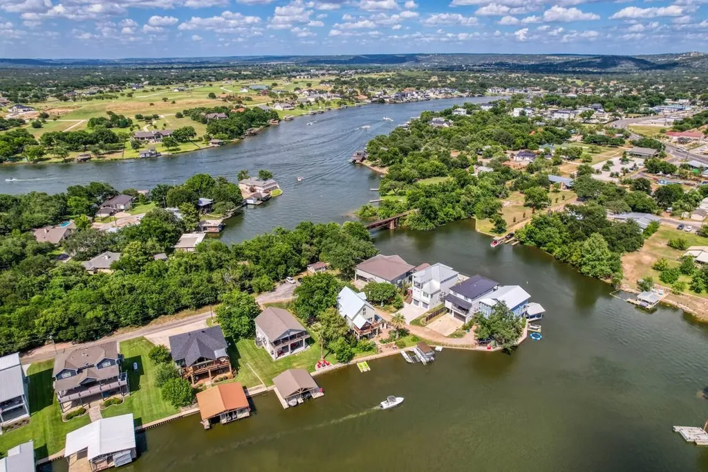 1605 Glen Cove Drive Kingsland TX 78639