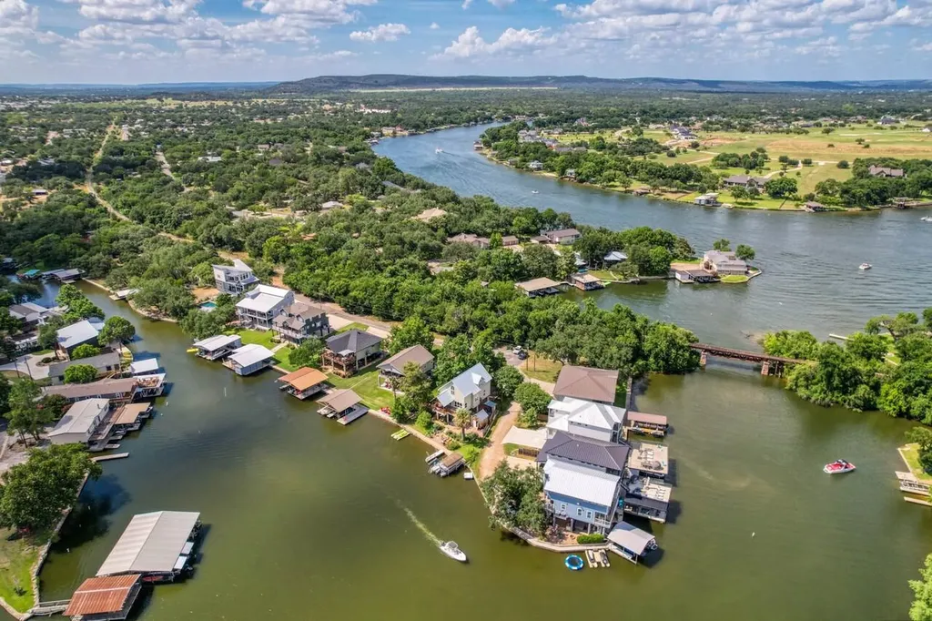 1605 Glen Cove Drive Kingsland TX 78639