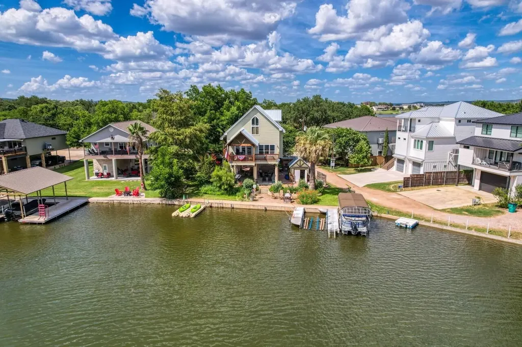 1605 Glen Cove Drive Kingsland TX 78639