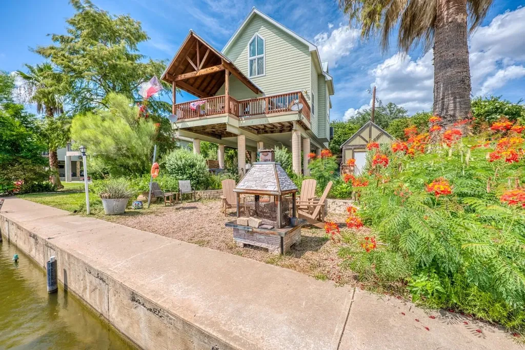 1605 Glen Cove Drive Kingsland TX 78639
