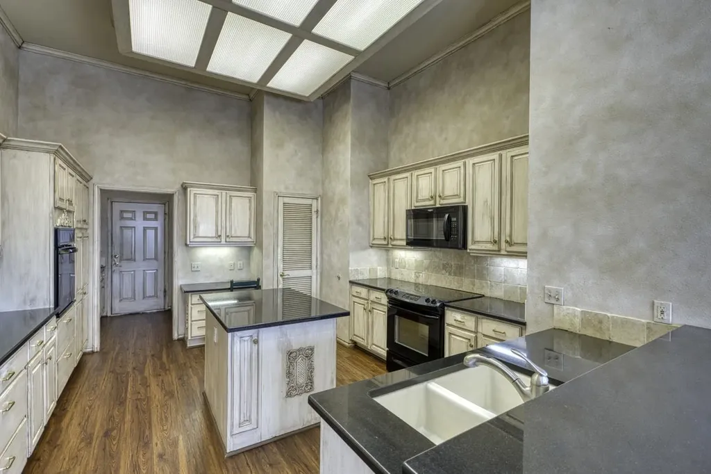 131 Florentine Horseshoe Bay TX 78657