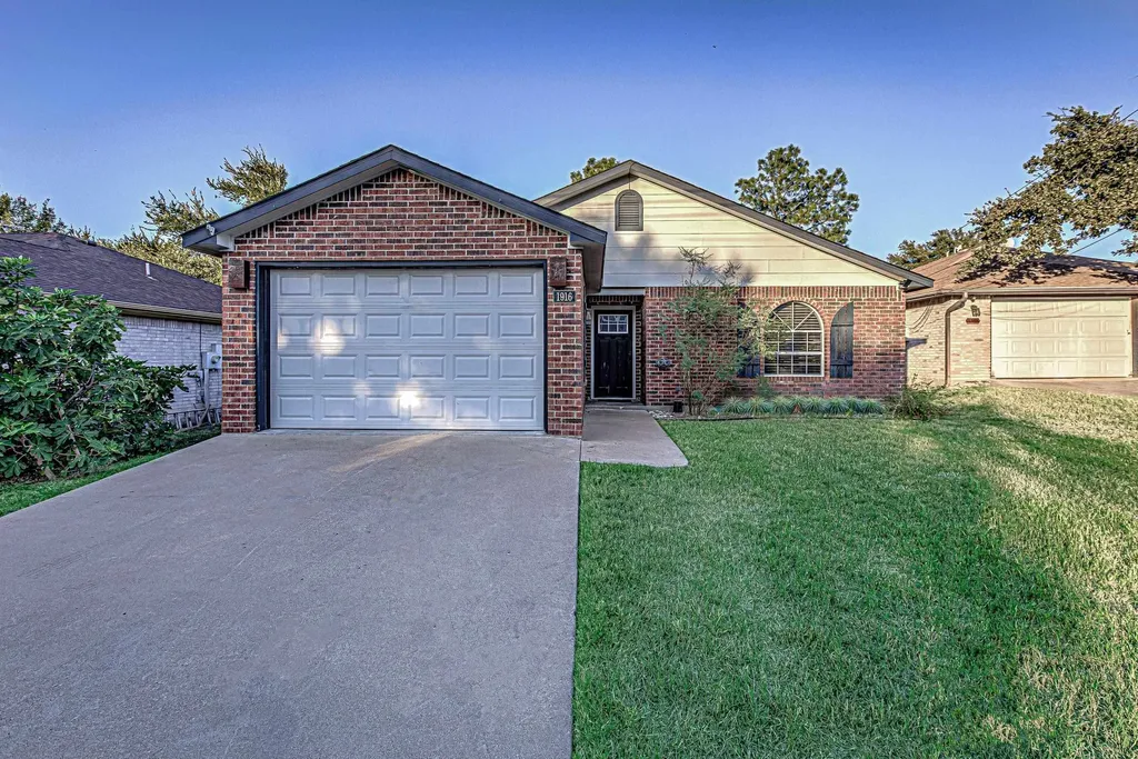 1916 Mcarthur Avenue Kingsland TX 78639