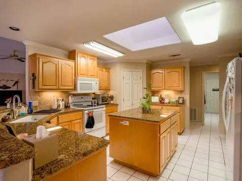 330 Columbine Street Meadowlakes TX 78654