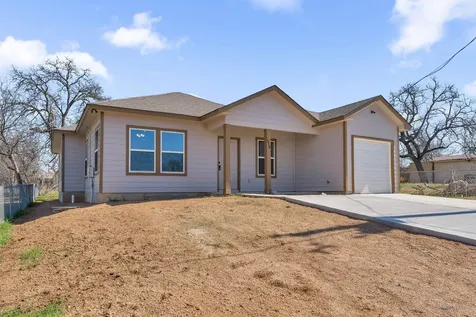 1858 Mosswood Kingsland TX 78639
