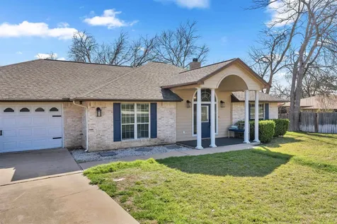 185 Broadmoor Street Meadowlakes TX 78654