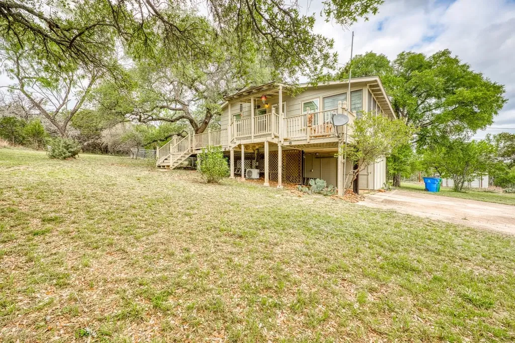 204 W Lakeshore Drive Sunrise Beach TX 78643