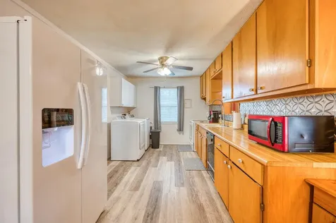 204 W Lakeshore Drive Sunrise Beach TX 78643