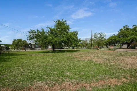 874 Pine Lane Cottonwood Shores TX 78657