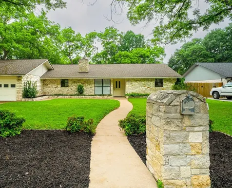303 Stewart Street Meadowlakes TX 78654