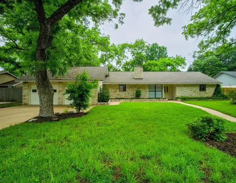 303 Stewart Street Meadowlakes TX 78654