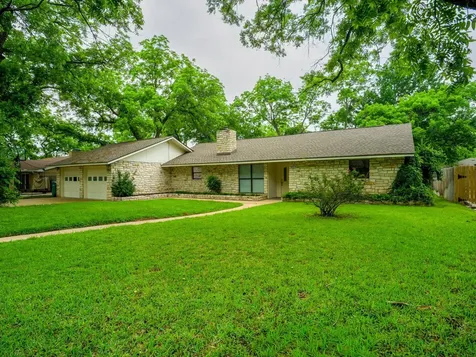303 Stewart Street Meadowlakes TX 78654
