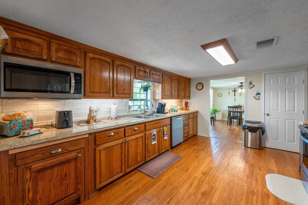 1360 W Us 84 Highway Mullin TX 76864