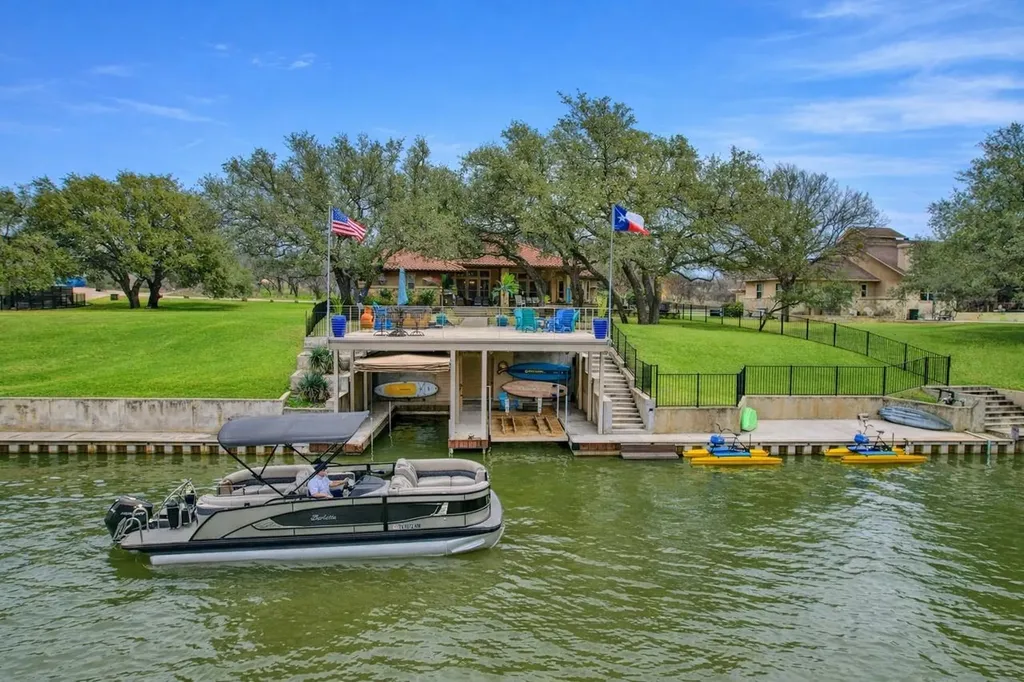 178 Sleepy Oaks Drive Kingsland TX 78639