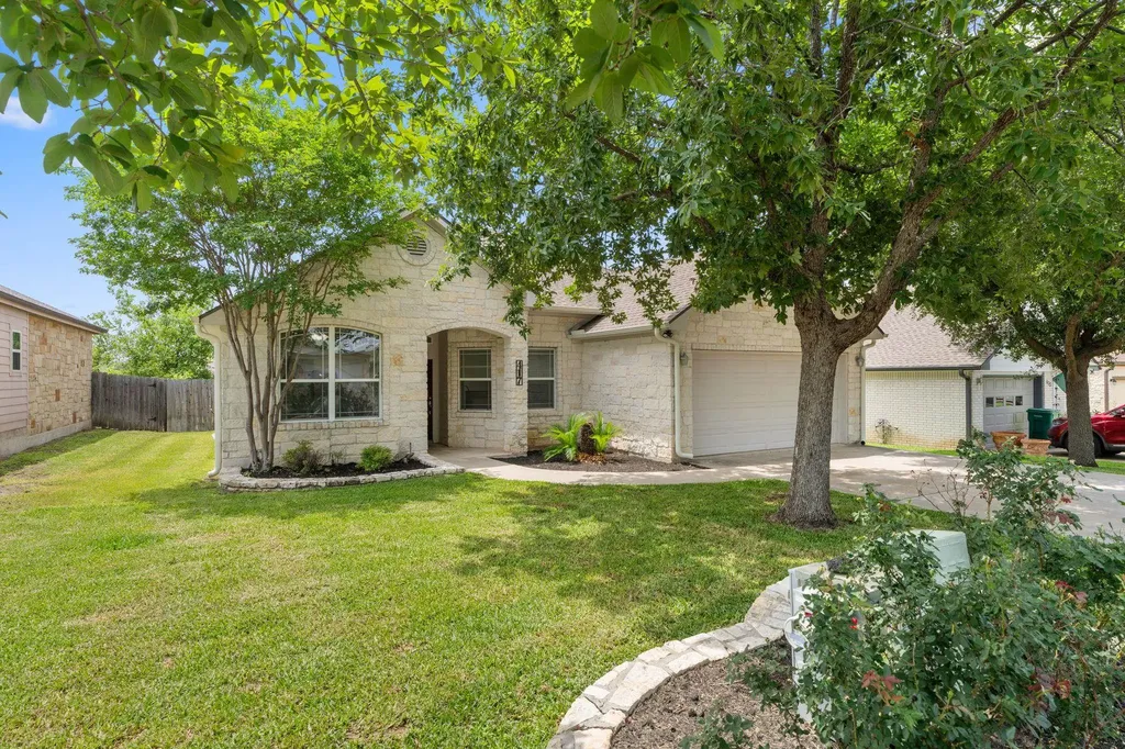 417 Spyglass Street Meadowlakes TX 78654