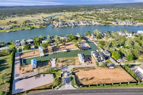 32 Lake Street Kingsland TX 78639