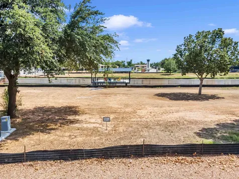 32 Lake Street Kingsland TX 78639