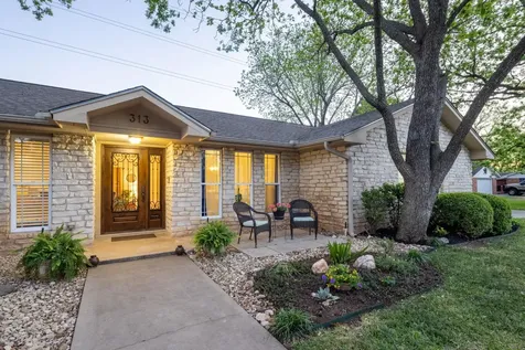 313 Columbine Street Meadowlakes TX 78654