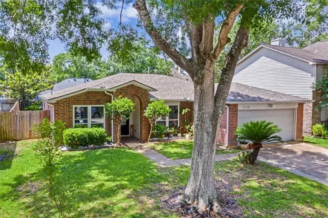 1730 Oak Valley Drive Kemah TX 77565