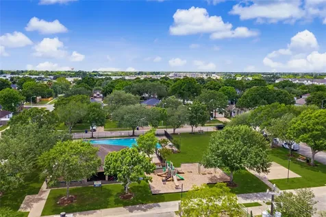 1730 Oak Valley Drive Kemah TX 77565