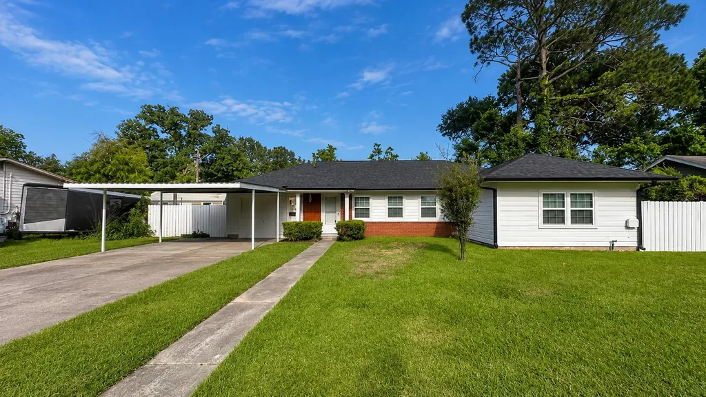 108 Britton Drive Silsbee TX 77656