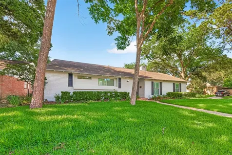 10602 Longmont Drive Houston TX 77042