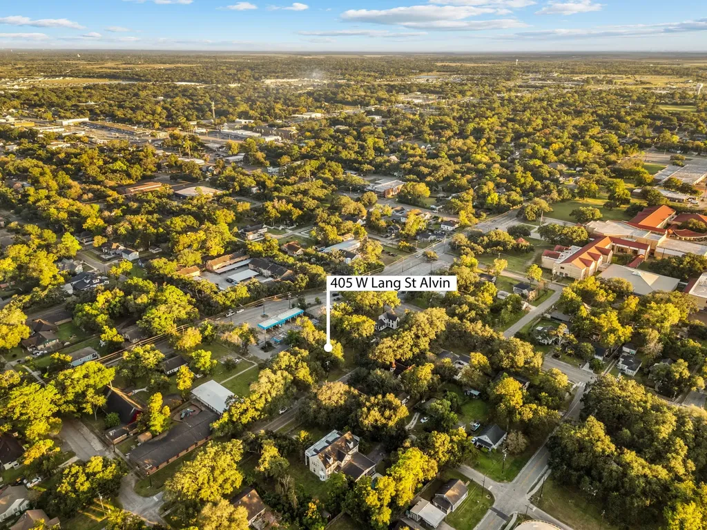 405 W Lang Street Alvin TX 77511