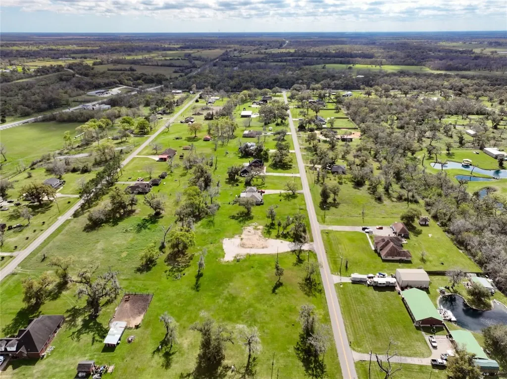 5718 County Road 707 Brazoria TX 77422