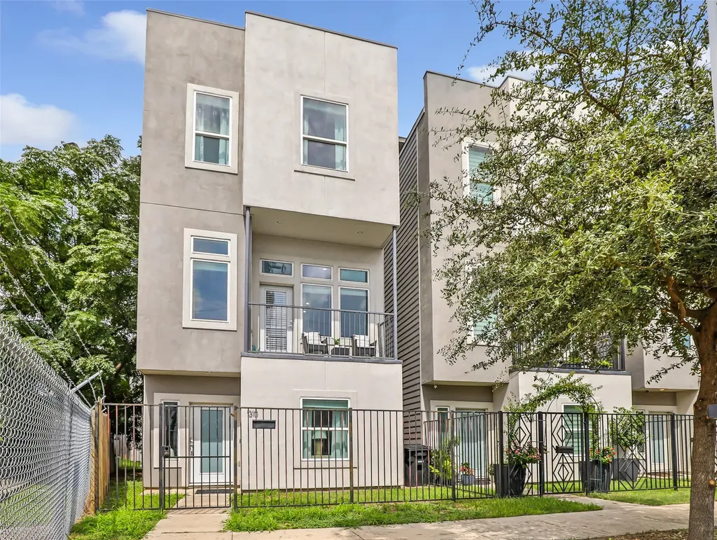 1310 Roberts Street Houston TX 77003