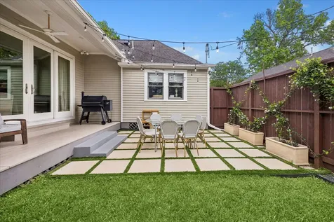 2211 Harvard Street Houston TX 77008