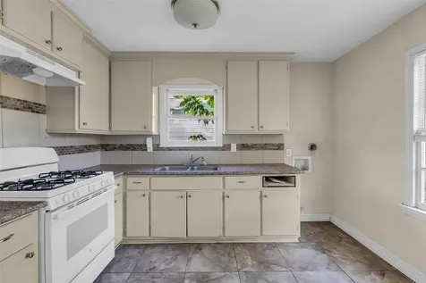 131 E 31st 1/2 Street Houston TX 77018