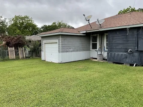 1311 W 6th Street Freeport TX 77541