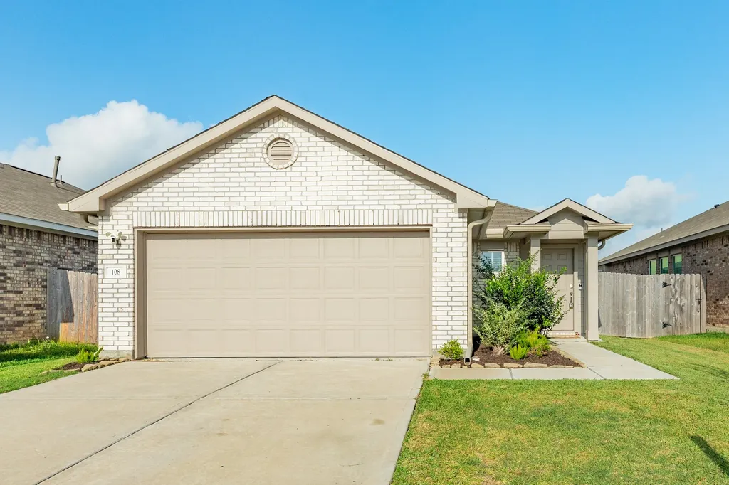108 Cullen Street Angleton TX 77515