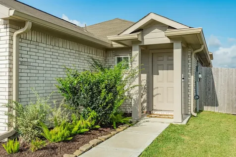 108 Cullen Street Angleton TX 77515