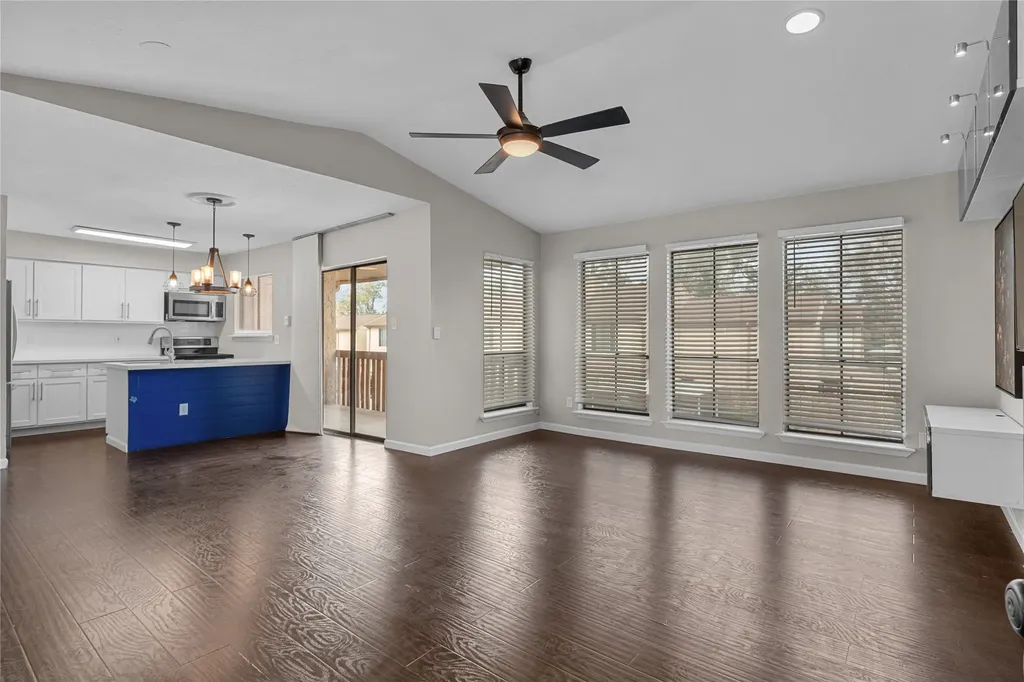 5001 Lamonte Lane 105 Houston TX 77092