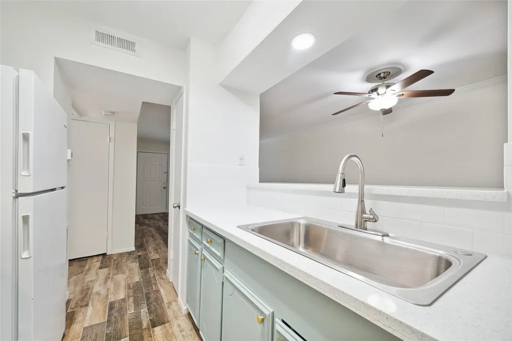 513 Ridge 2 Houston TX 77009