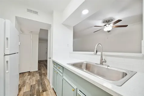 513 Ridge 2 Houston TX 77009