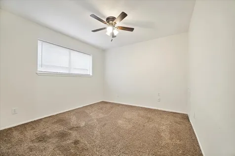 513 Ridge 2 Houston TX 77009