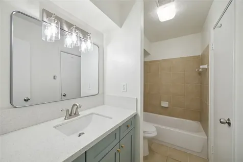 513 Ridge 2 Houston TX 77009
