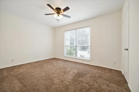 513 Ridge 2 Houston TX 77009