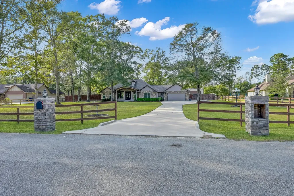 11486 Oak Springs Drive Willis TX 77378