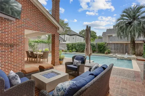62 Pipers Walk Sugar Land TX 77479