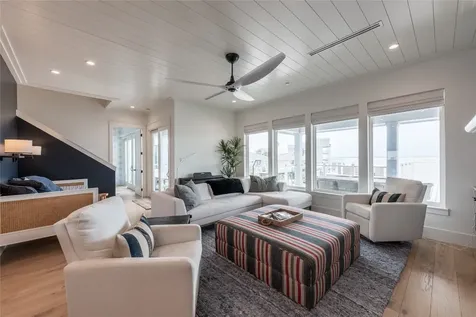 1311 Oahu Drive Tiki Island TX 77554