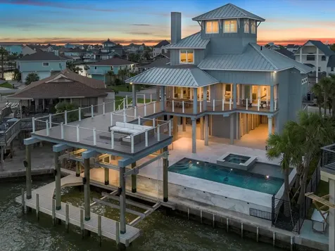 1311 Oahu Drive Tiki Island TX 77554