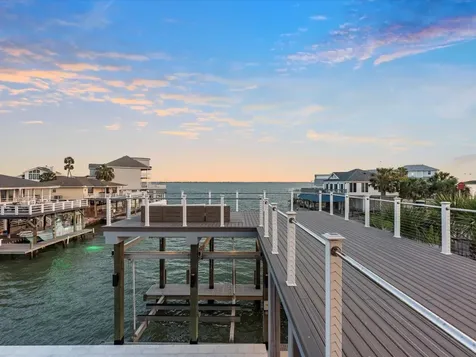1311 Oahu Drive Tiki Island TX 77554