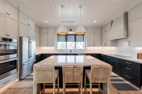 1311 Oahu Drive Tiki Island TX 77554