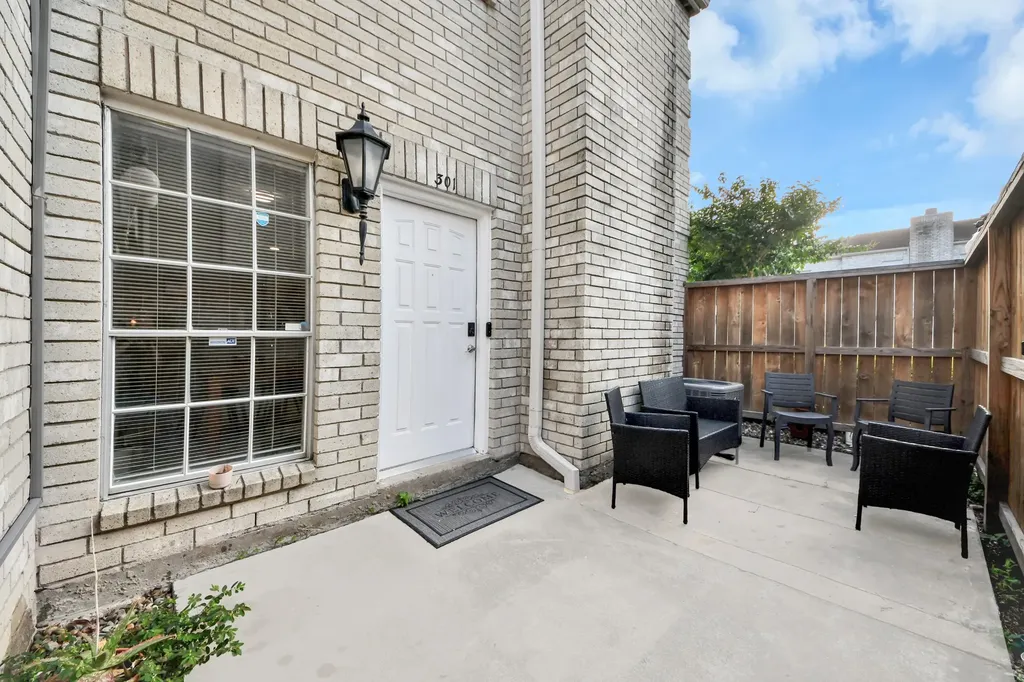 3800 Tanglewilde Street 301 Houston TX 77063