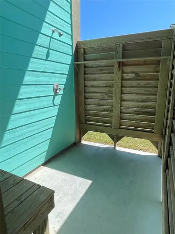 1001 S Stingaree Drive Crystal Beach TX 77650
